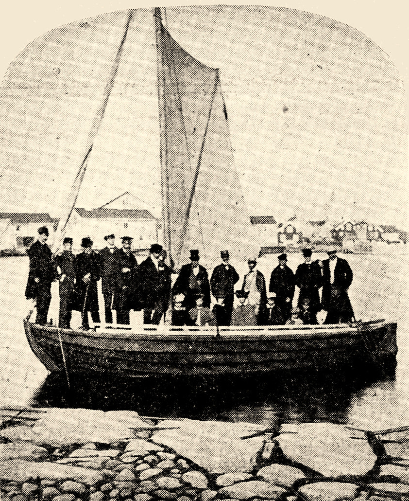 Photo of Topelius and his friends standing in a medium sized sailboat in Marstrand, 1862